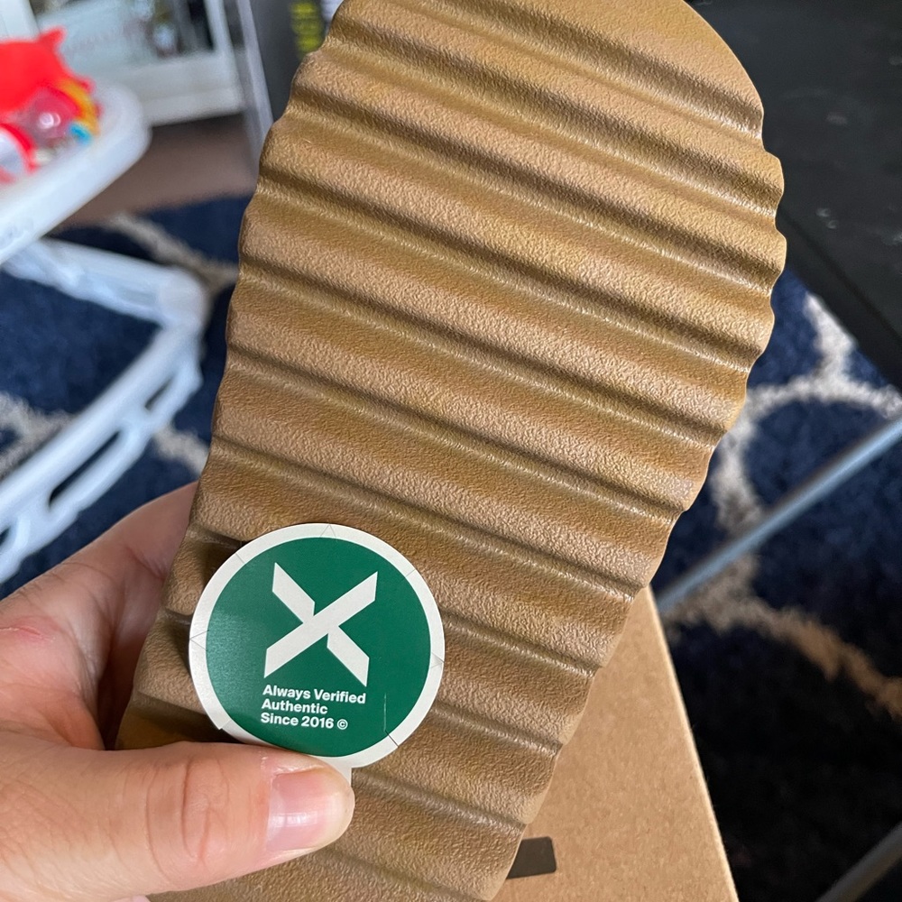 Kids Yeezy slides